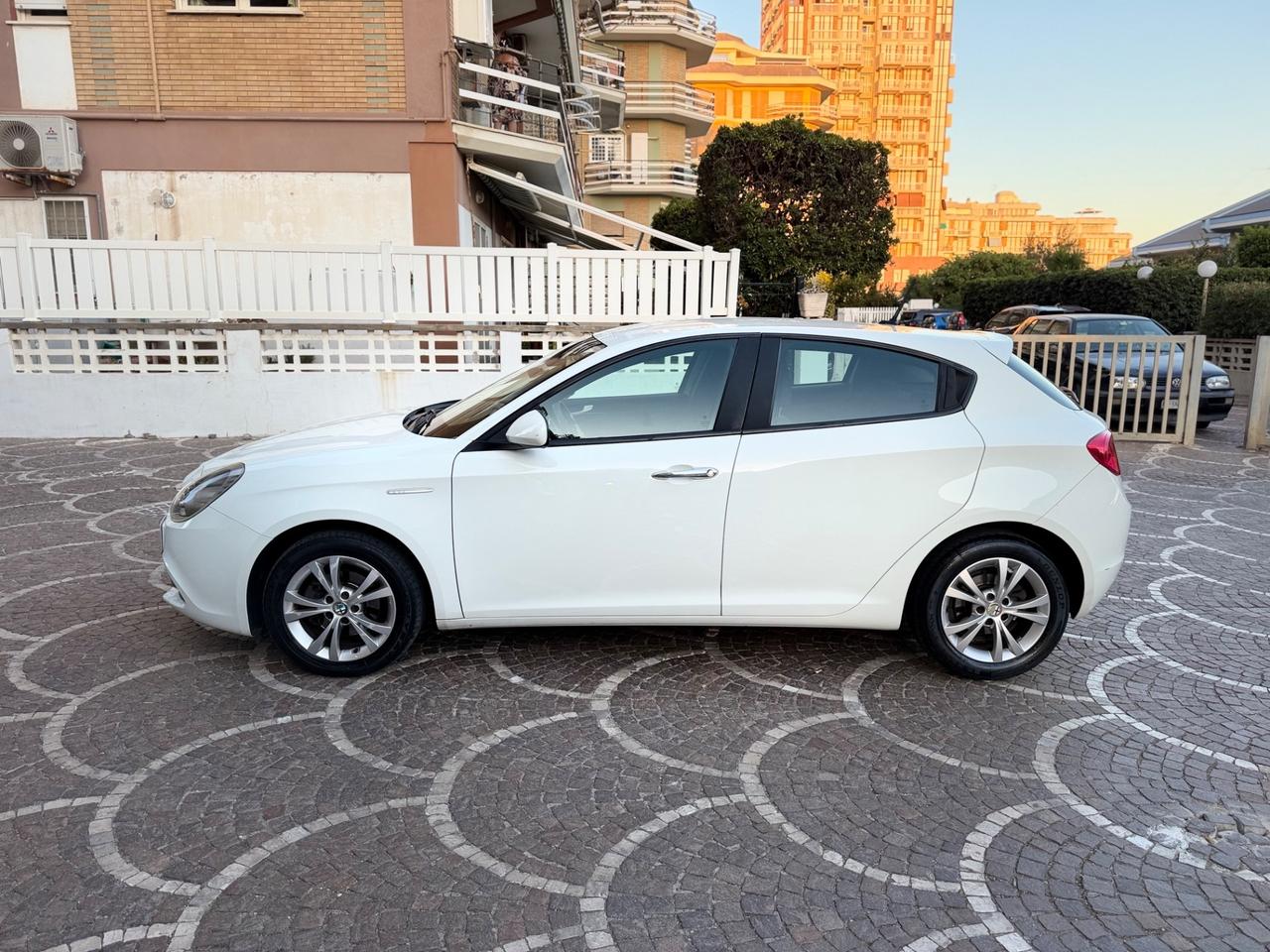 Alfa Romeo Giulietta 1.6 JTDm-2 105 CV Distinctive