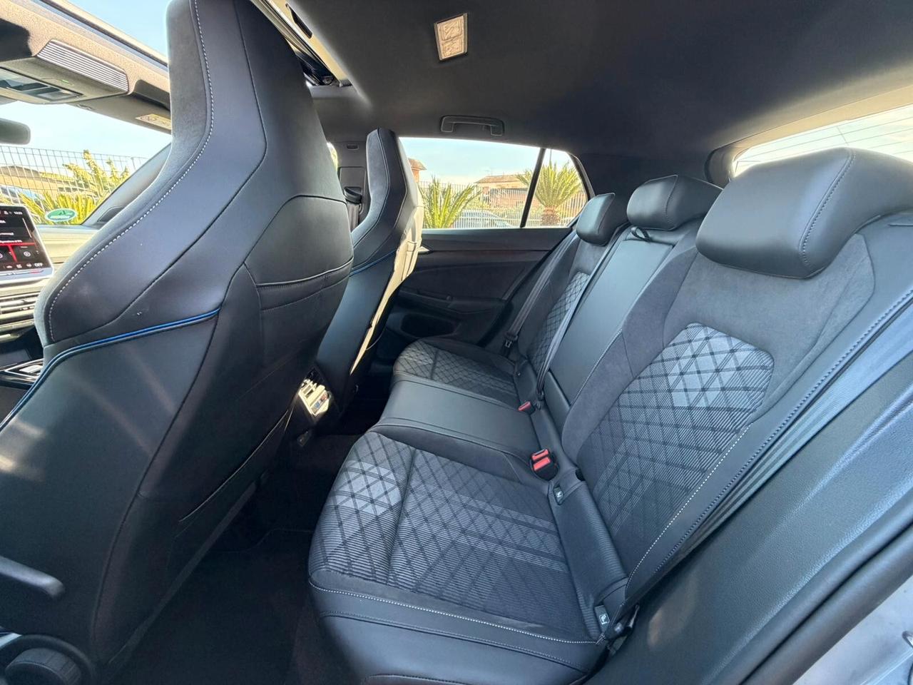 Volkswagen Golf 8.5 2.0 tdi R-Line 150cv DSG