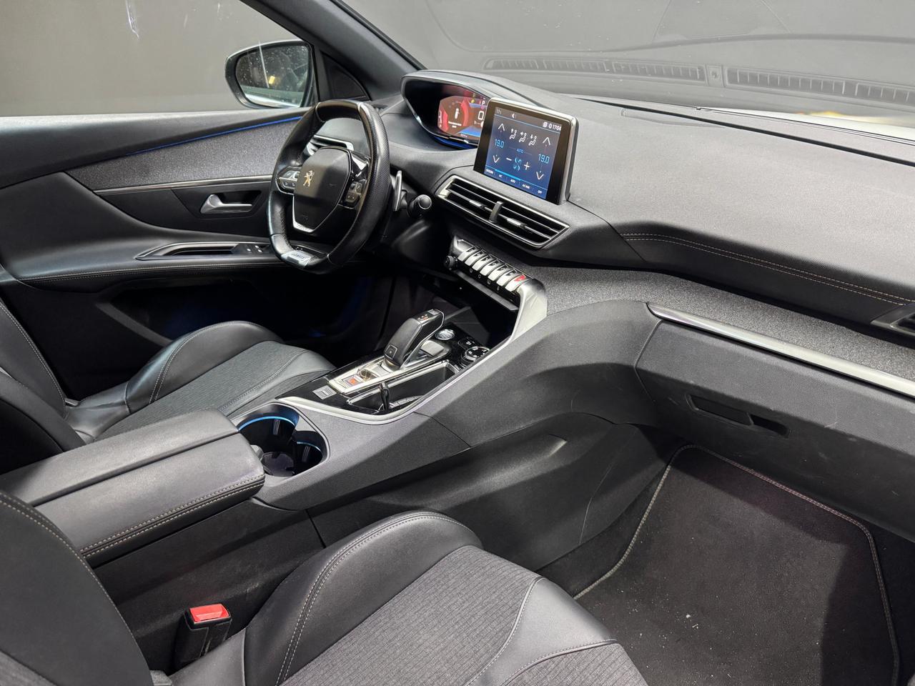 PEUGEOT 3008 BlueHDi 130 S&S EAT8