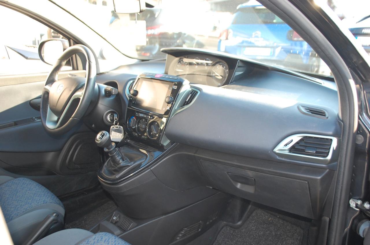 Lancia Ypsilon 1.0 firefly hybrid 70CV Gold Plus S&S Uff Italy