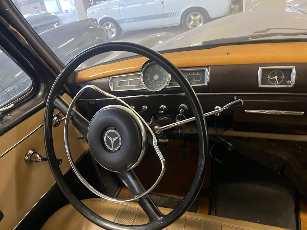 Mercedes 180 Ponton Bauletto