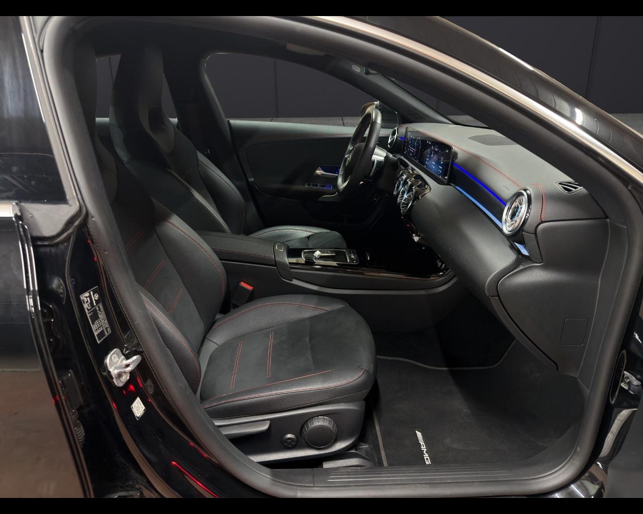 Mercedes-Benz CLA 180 Automatic AMG Line Premium Plus AMBIENT LIGHT!