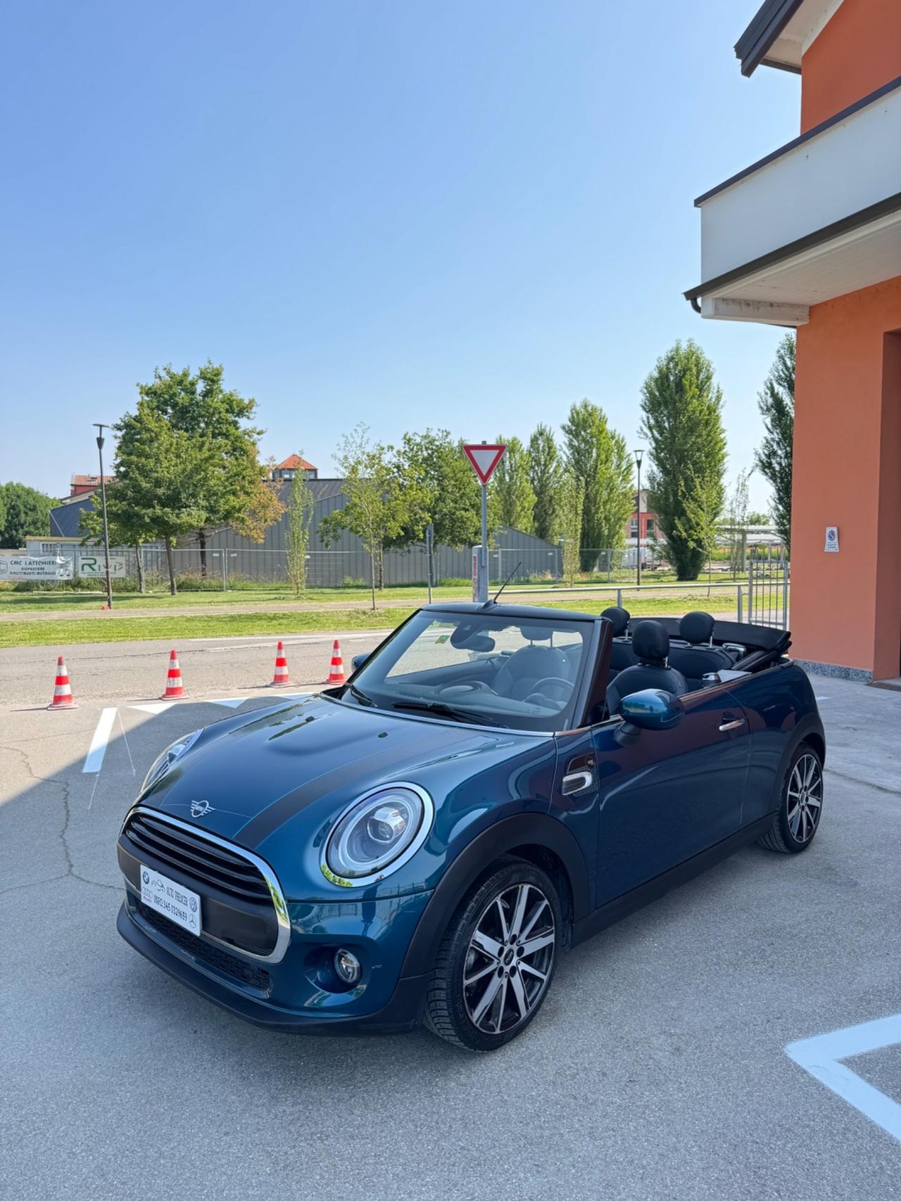 Mini 1.5 benzina One Cabrio si neopatentati