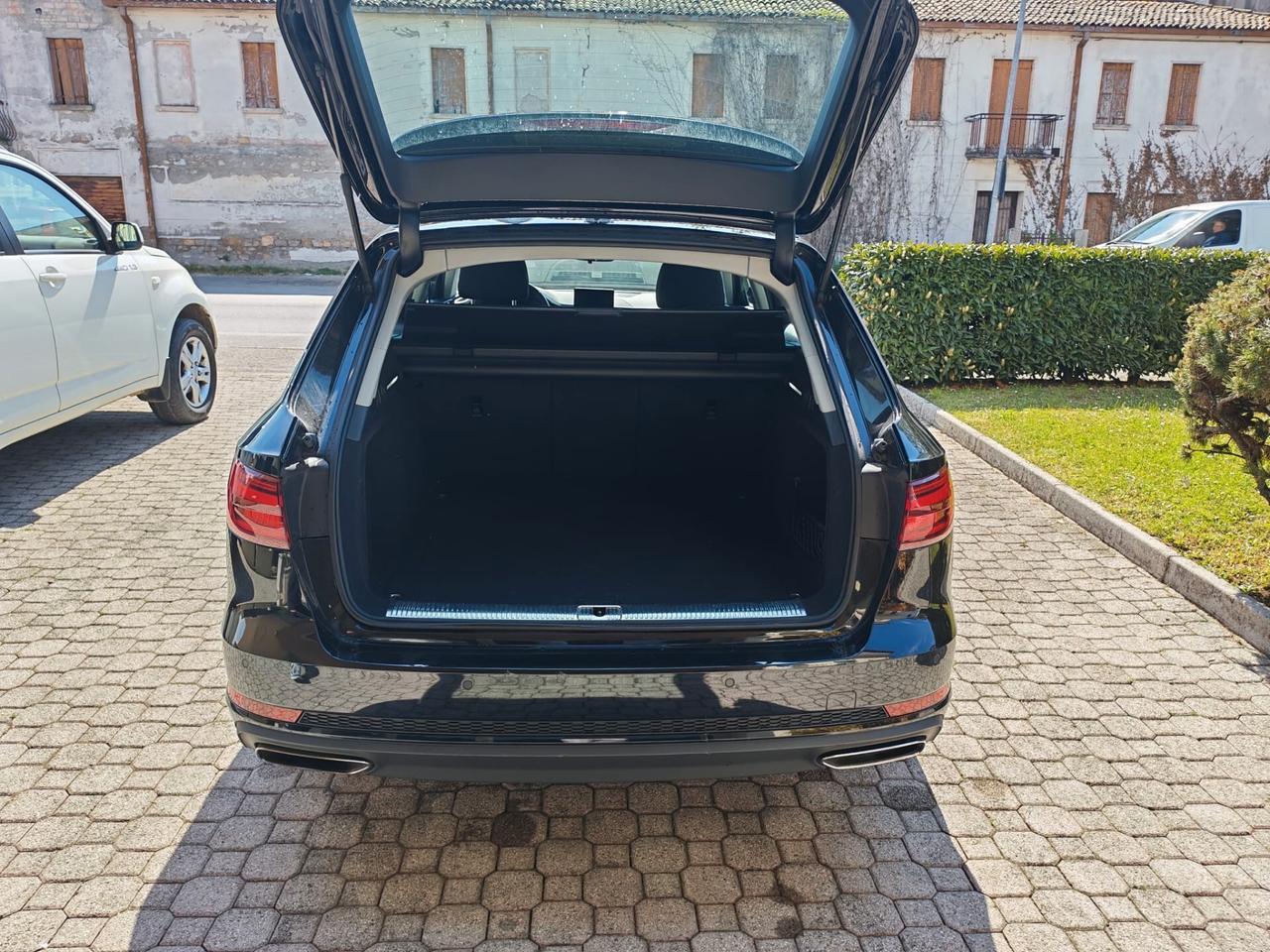 Audi A4 Avant 35 TDI S tronic Business Sport