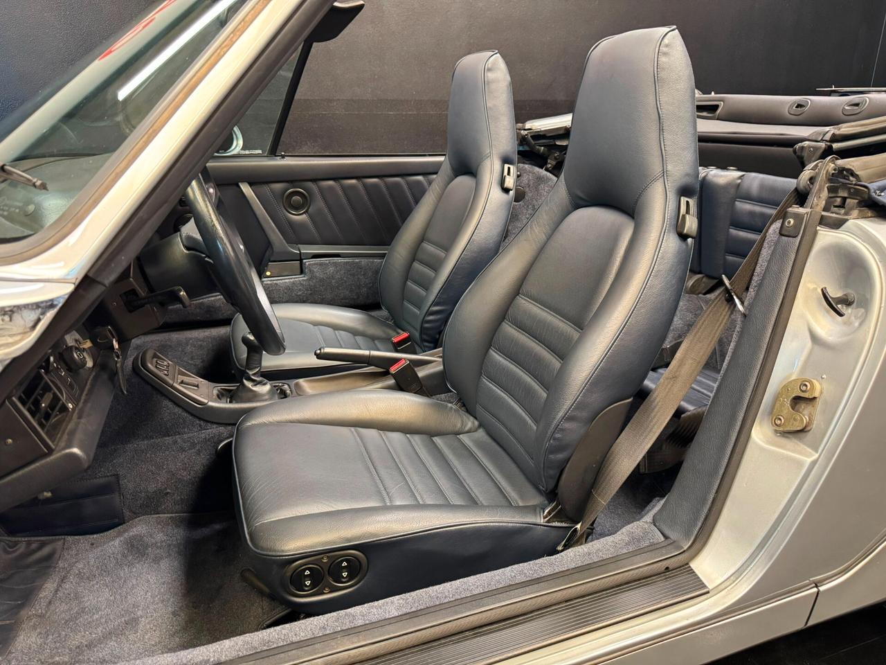 Porsche 964 Carrera 2 Cabrio