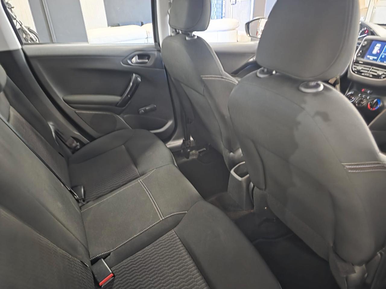 Peugeot 208 PureTech 82 5 porte Allure