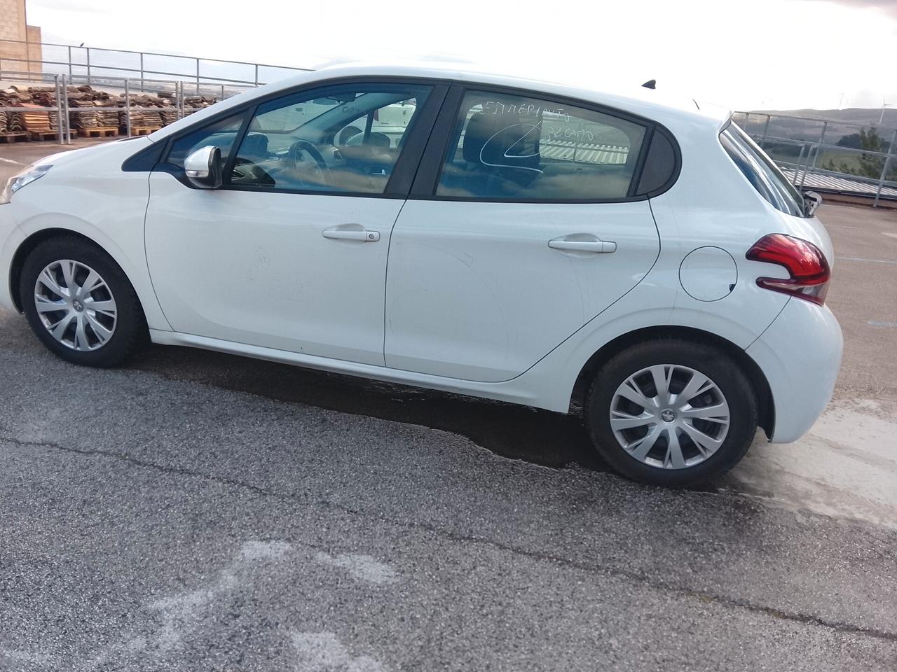 Peugeot 208 Van 1.6 HDi detraibile al 100%