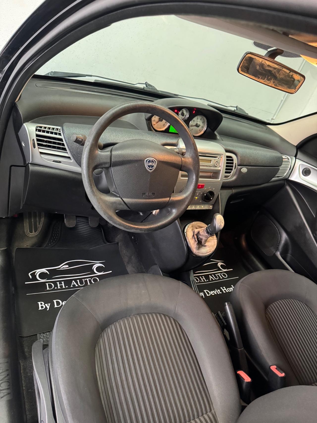 Lancia Ypsilon 1.2 69 CV 5 porte S&S Platinum
