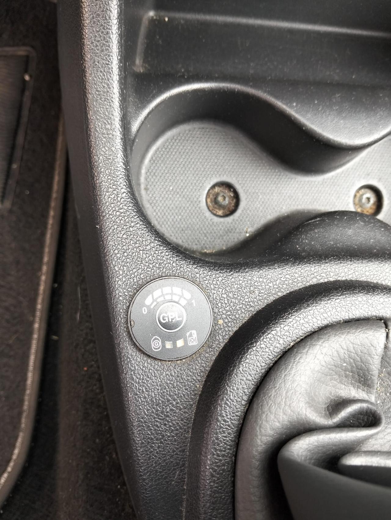 Dacia Sandero Stepway 1.6 8V GPL 85CV 2012