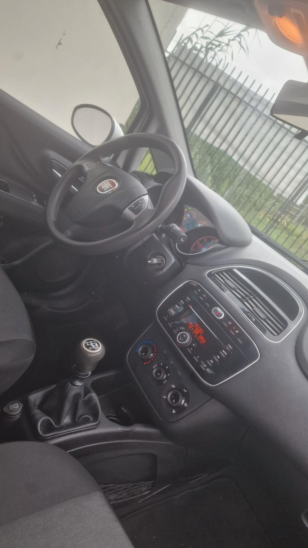 Fiat Punto 1.4 8V Easypower Street - 2014
