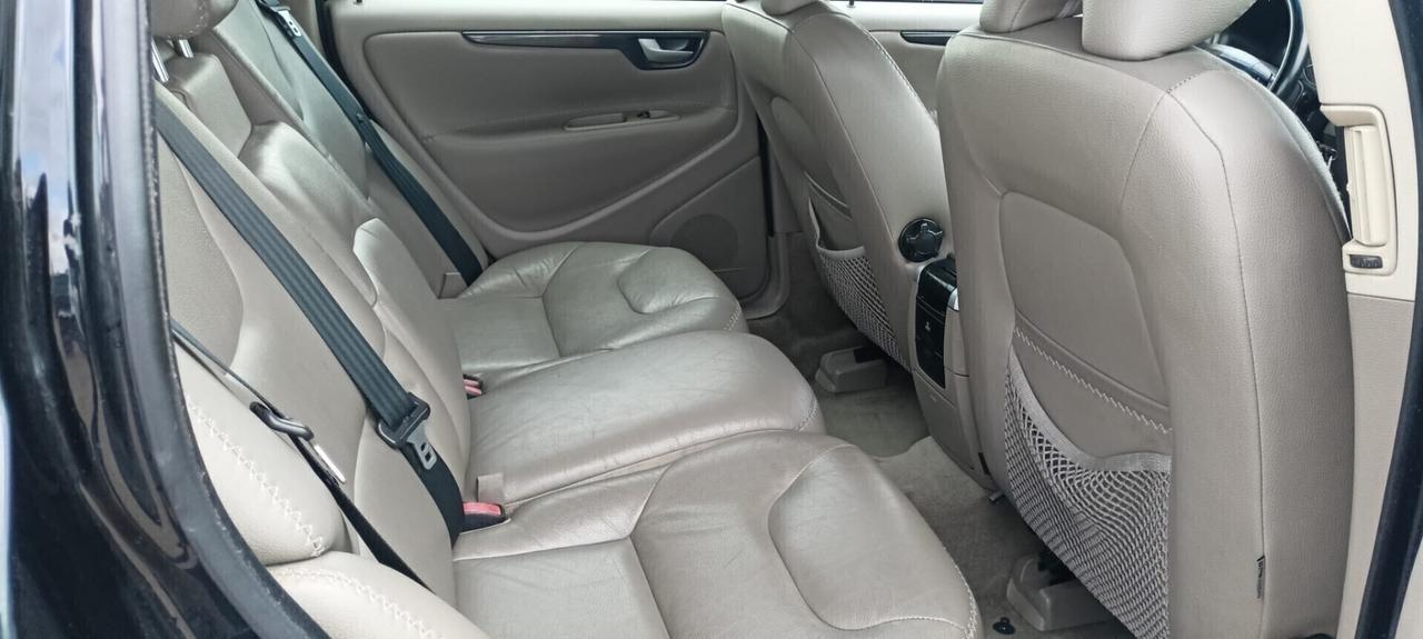 Volvo V70 2.4 D5 AWD cross country