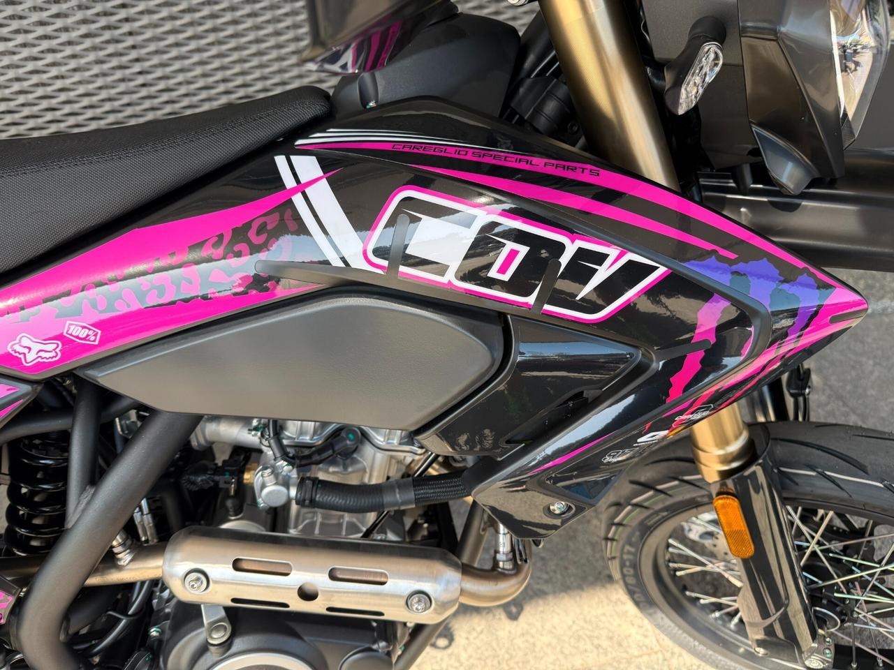 Qj Motor 125 MOTARD PER RAGAZZA