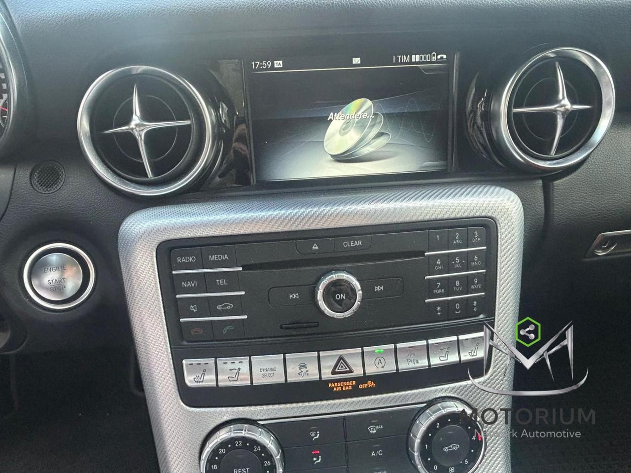 Mercedes-Benz SLC 250 D PREMIUM AMG