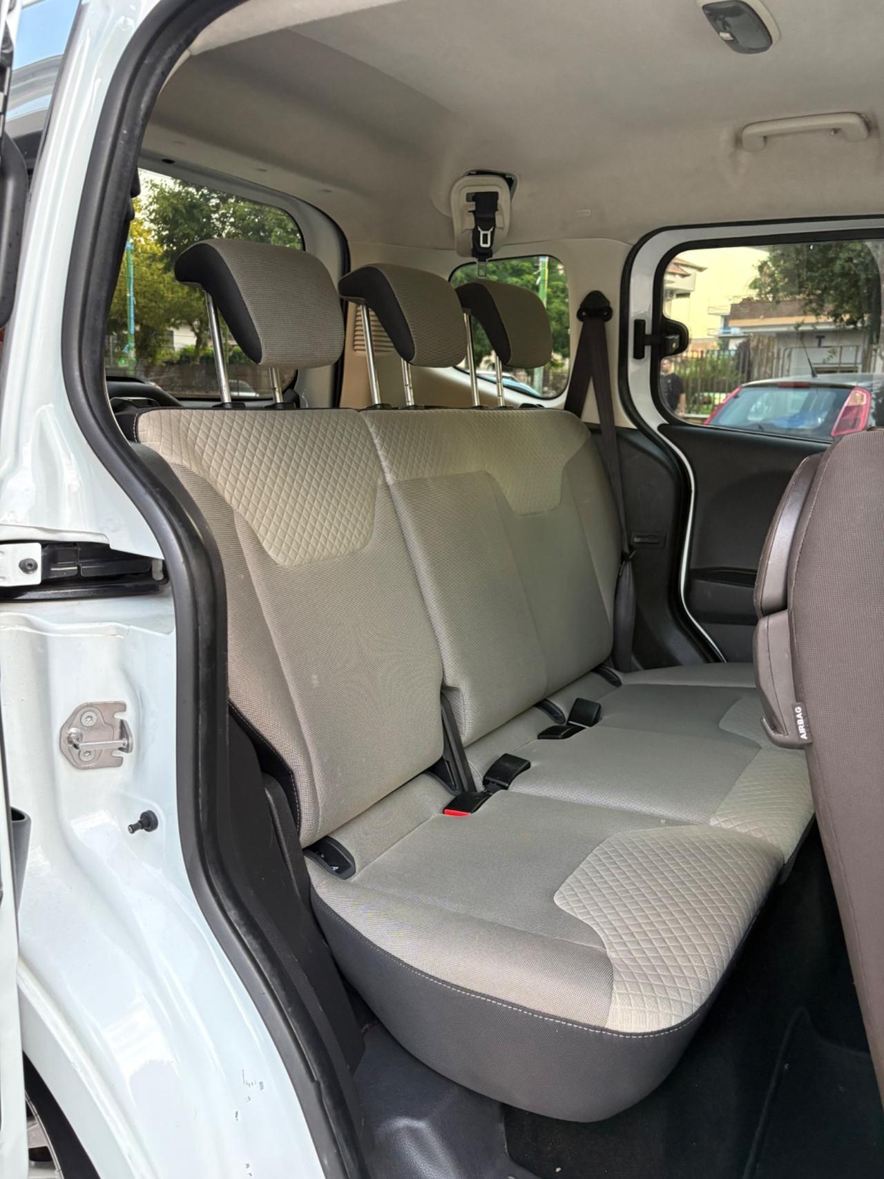 Ford Tourneo Courier 1.5 TDCI 75 CV 5 posti
