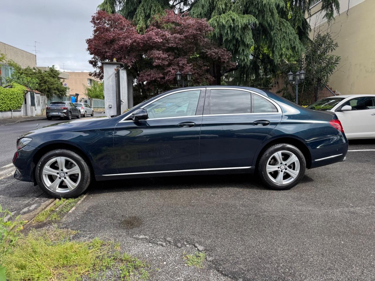 Mercedes-benz E 220 E 220 d Premium Plus solo Export