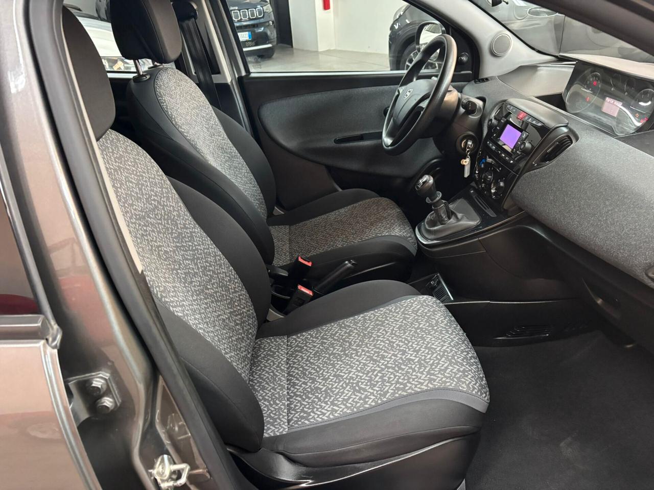 Lancia Ypsilon 1.0 FireFly 5 porte S&S Hybrid Silver Plus
