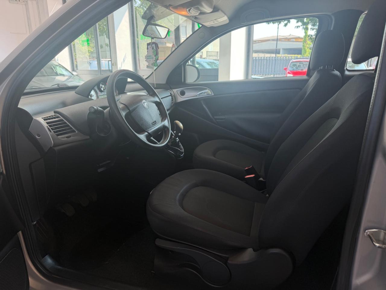 Lancia Ypsilon 1.2 69 CV Unyca