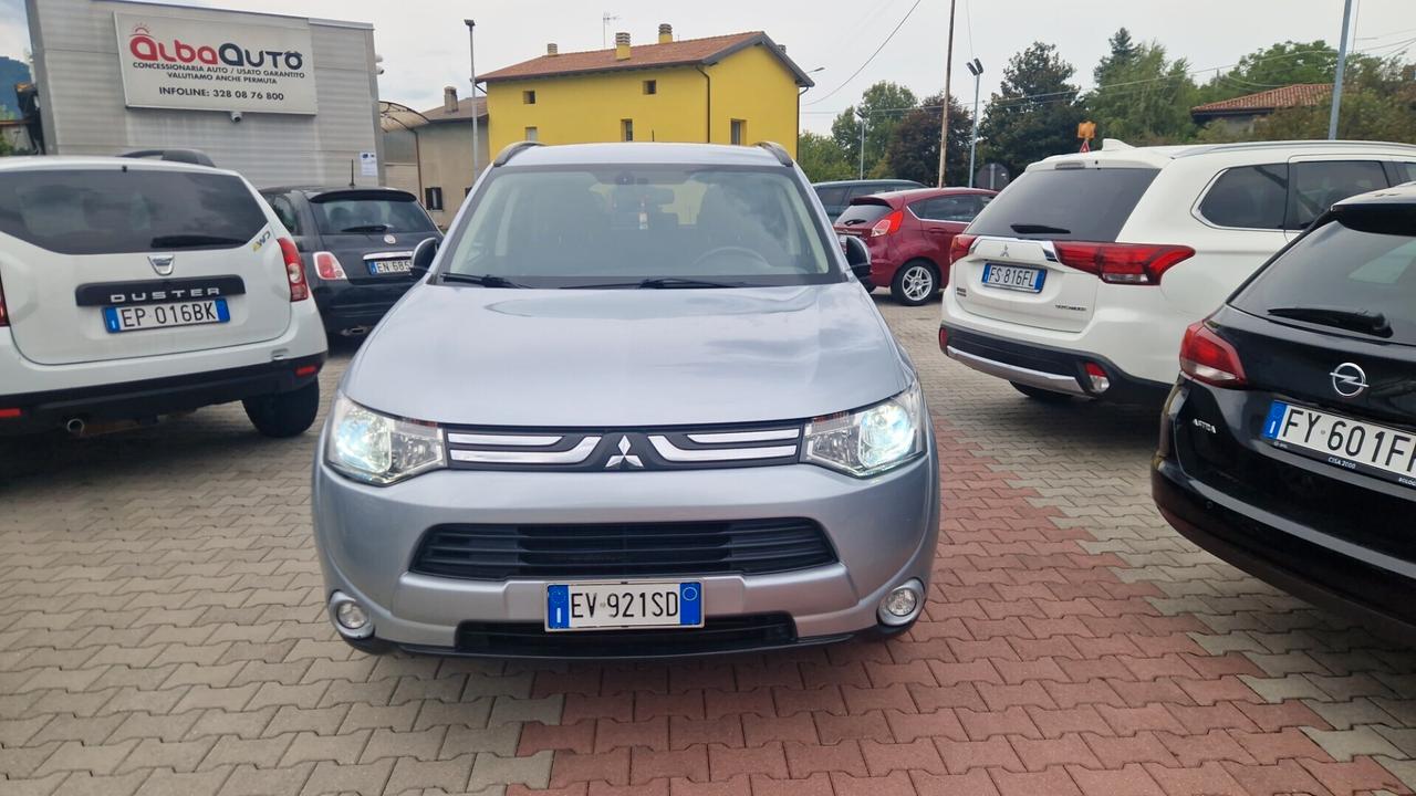 Mitsubishi Outlander 2.2 DI-D 4x4 full automatico
