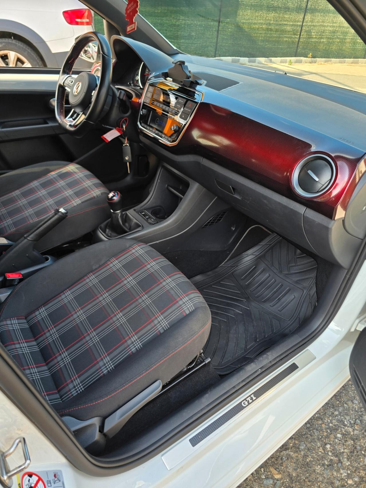 Volkswagen up! 1.0 GTI 116cv