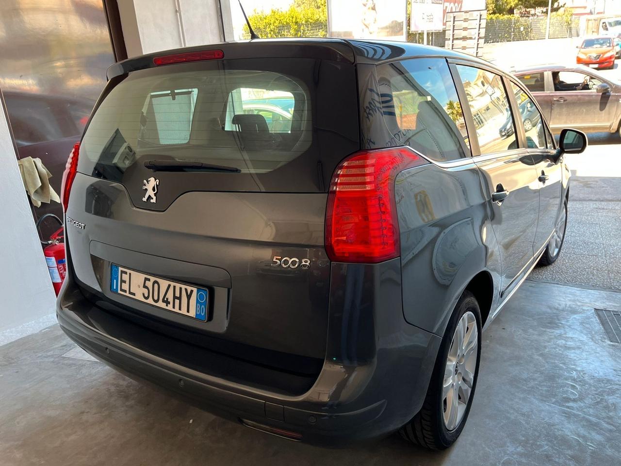 Peugeot 5008 1.6 HDi 112CV Allure 7 POSTI