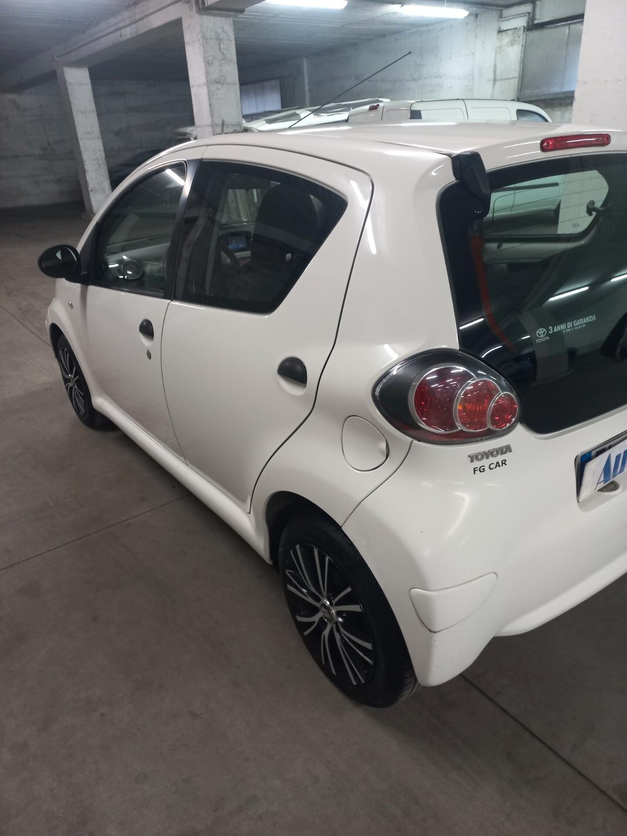 Toyota Aygo 1.0 12V VVT-i 5 porte Deep Ocean Connect