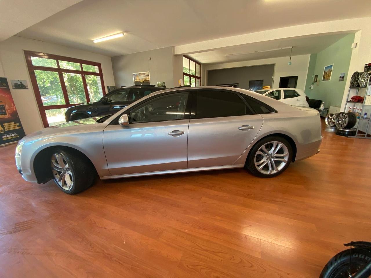 Audi A8 S8 4.0 TFSI quattro tiptronic