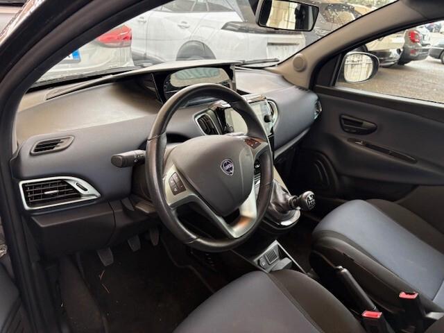 Lancia Ypsilon 1.0 FireFly 5 porte S&S Hybrid Platino