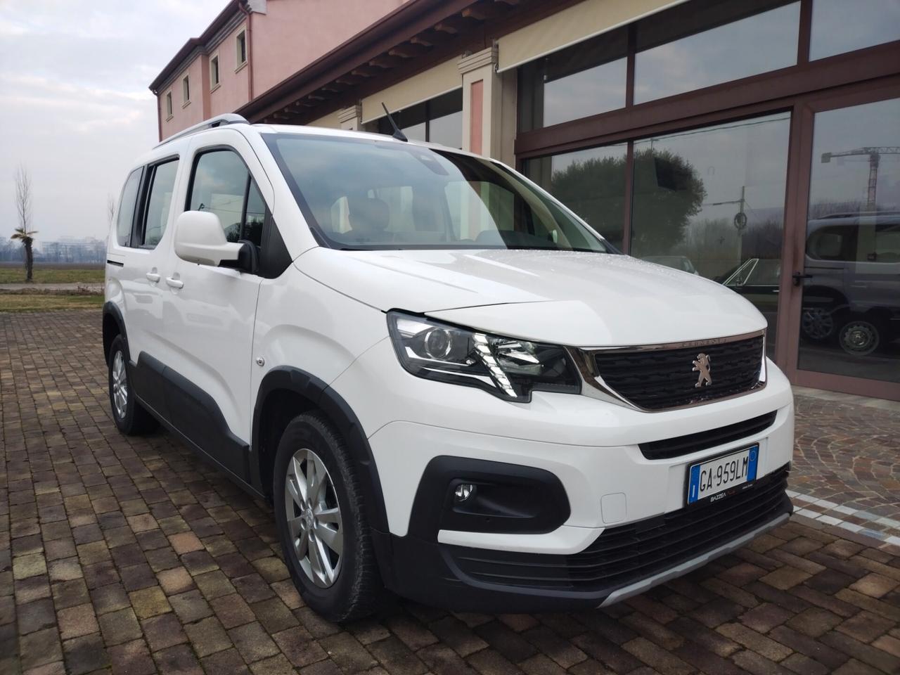 Peugeot Rifter 130cv. full.