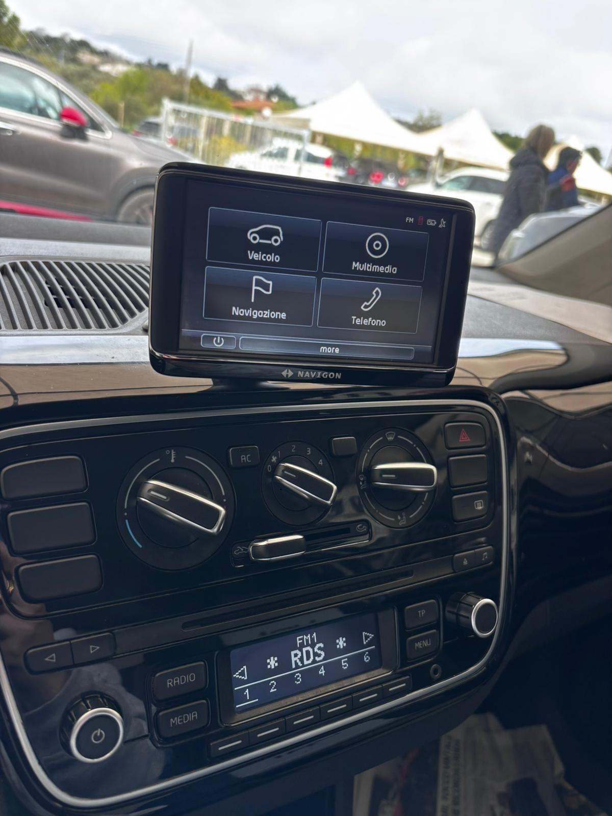 Volkswagen up! 1.0 75 CV high