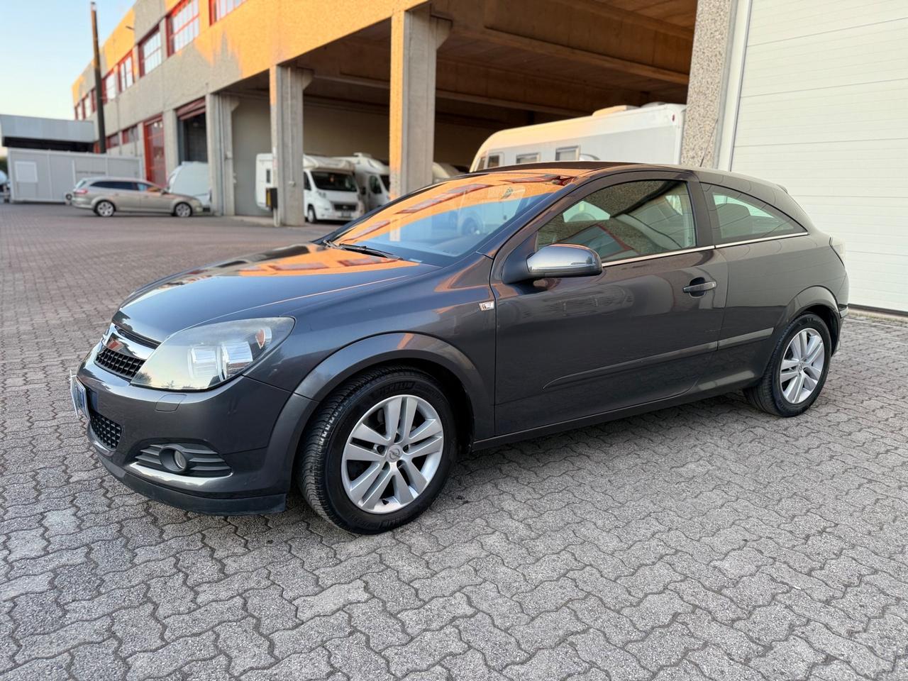 Opel Astra GTC 1.7 CDTI 125CV 3 porte Cosmo