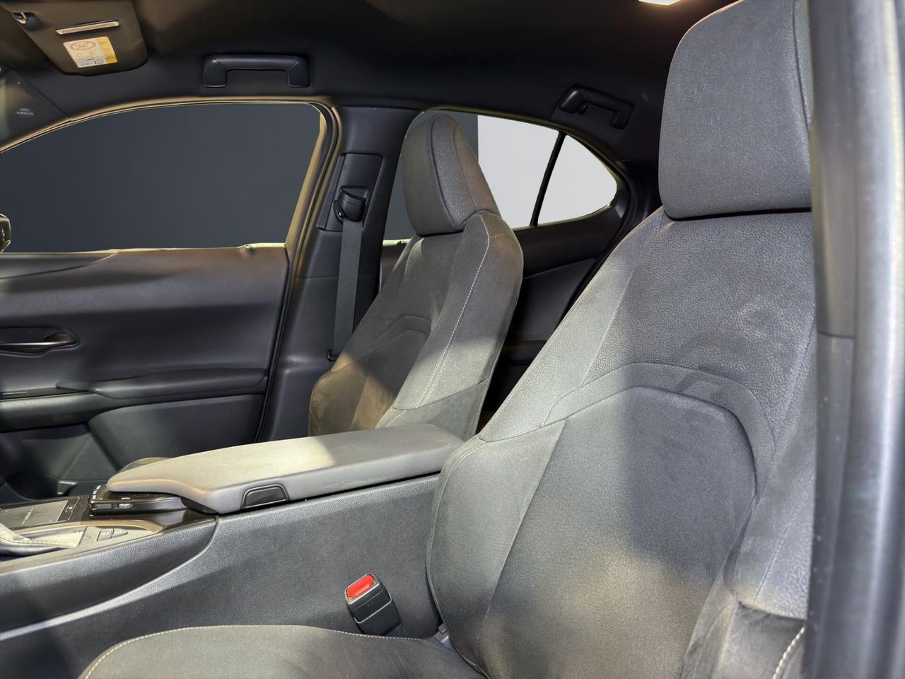 Lexus UX 250h 2.0 Luxury 4wd cvt 184cv