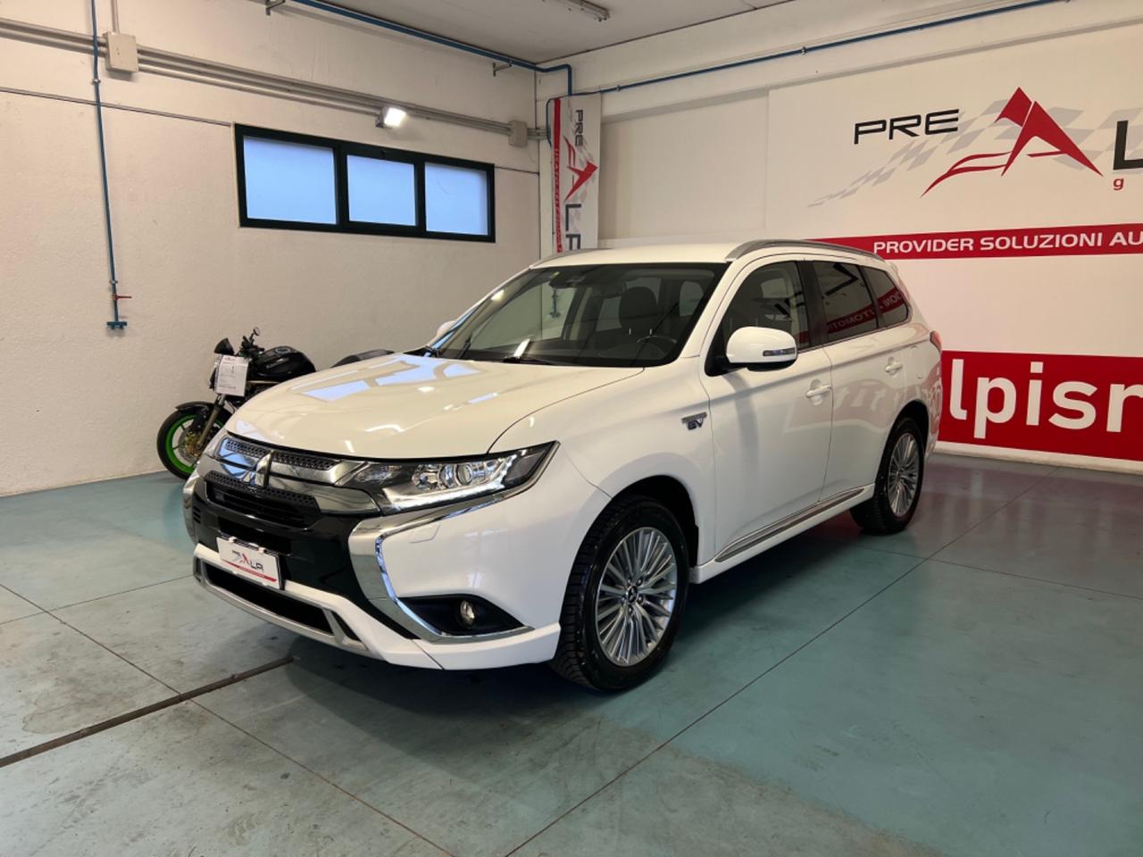 Mitsubishi Outlander 2.4 MIVEC 4WD PHEV Instyle Plus SDA