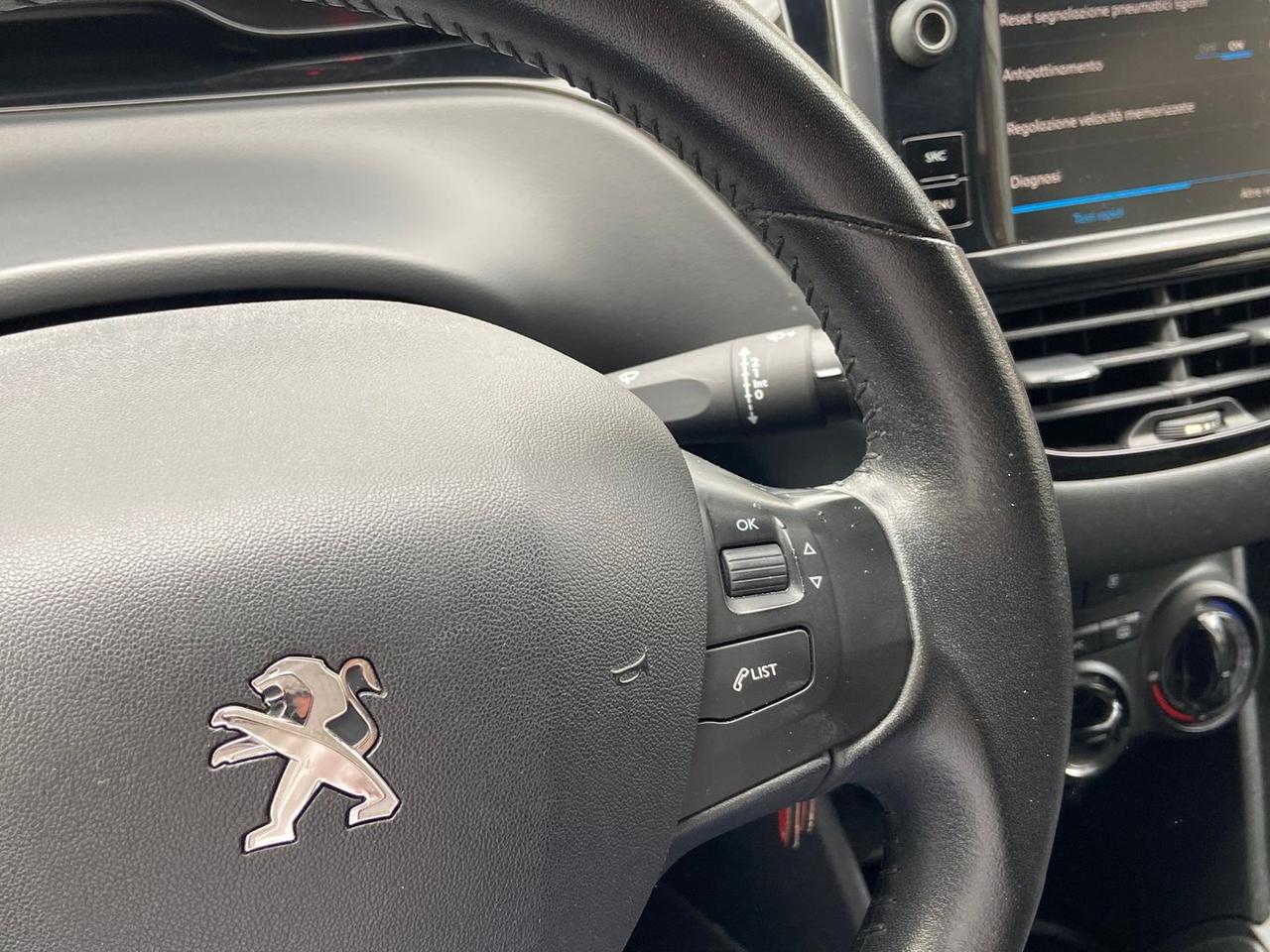 Peugeot 208 Black Line 1.2 PureTech 82 #50393