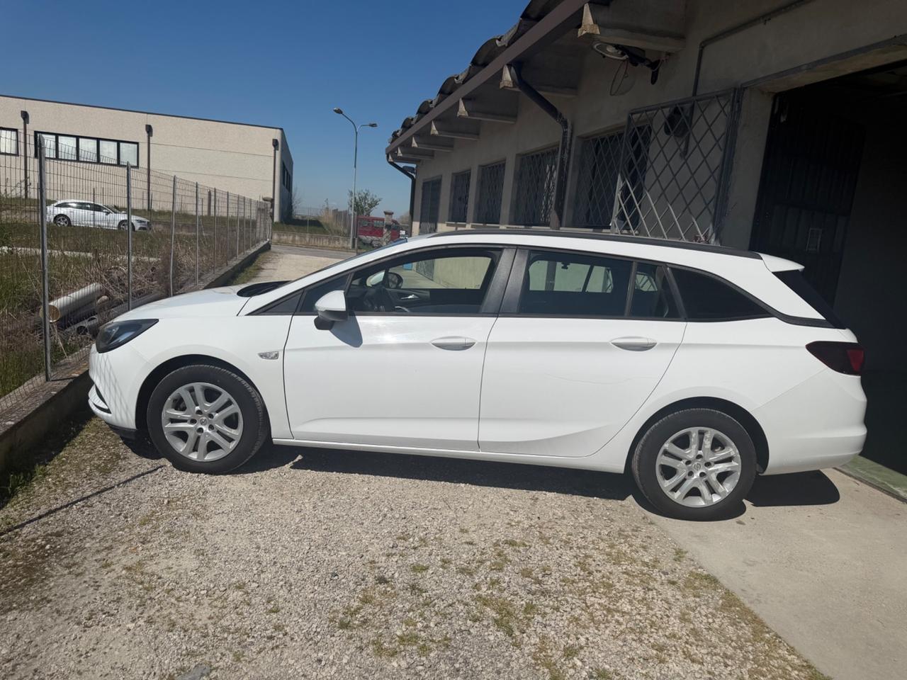 Opel Astra 1.6 CDTi Sports Tourer Cosmo