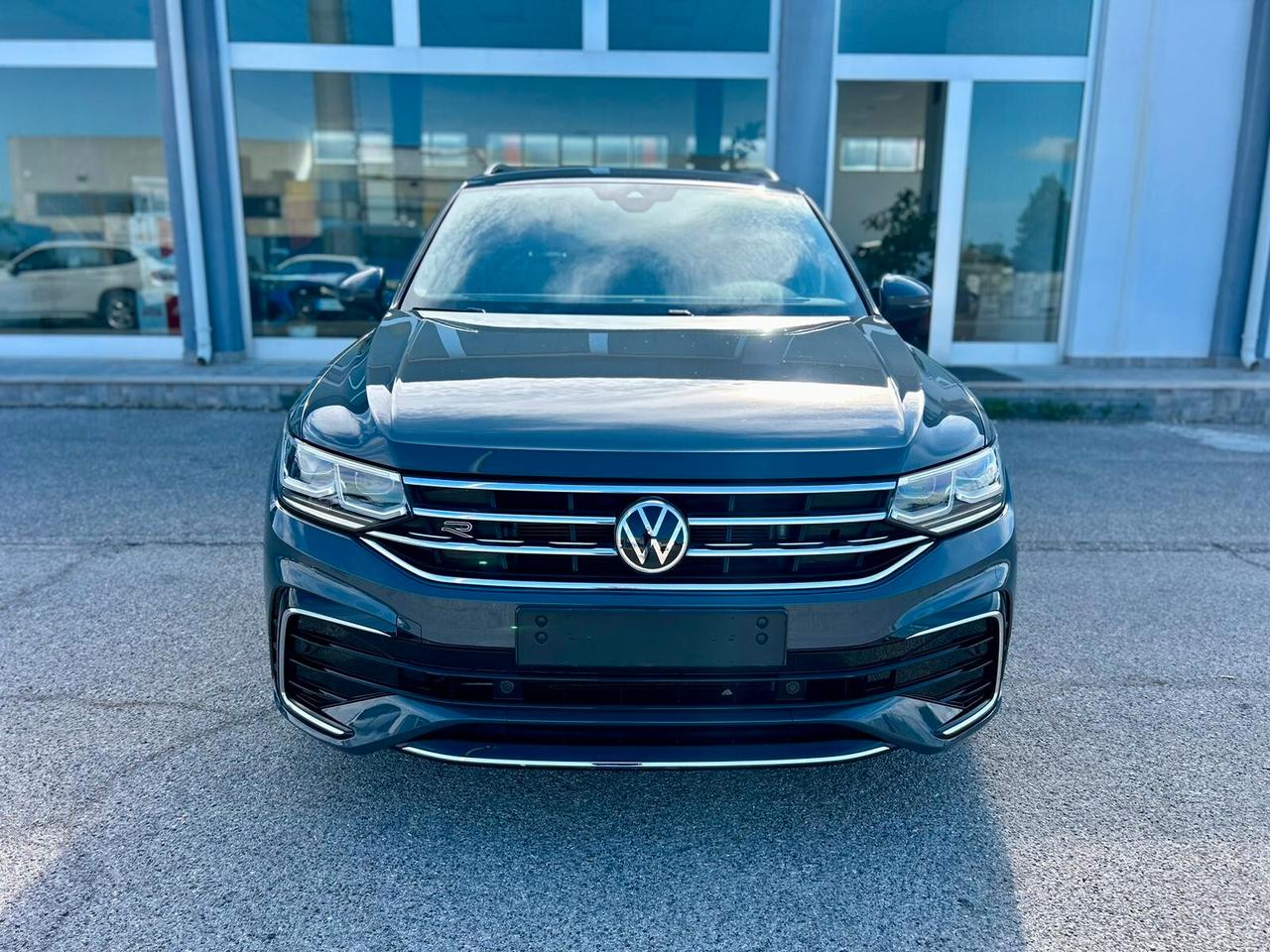Volkswagen Tiguan 2.0 TDI 150 CV DSG R-Line IVA ESPOSTA