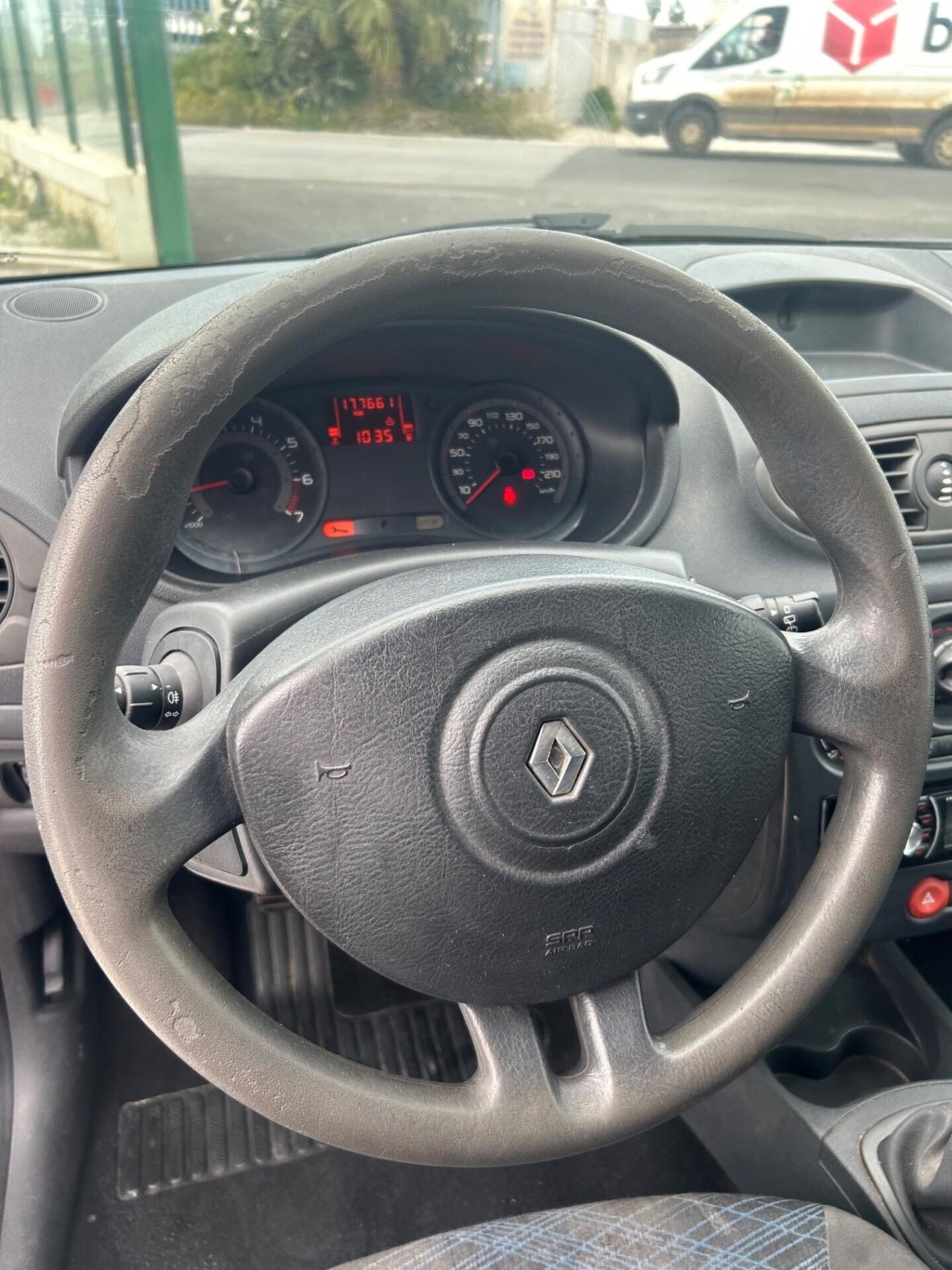 Renault Clio Storia 1.2 16V 5 porte Dynamique