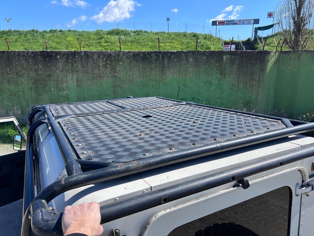 Land Rover Defender Fuoristrada