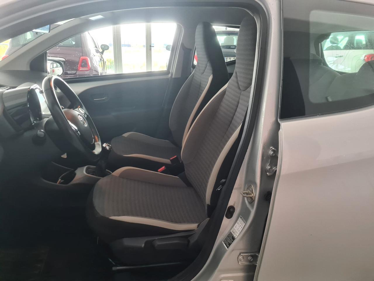 Toyota Aygo Connect 1.0 VVT-i 72 CV 5 porte x-cool