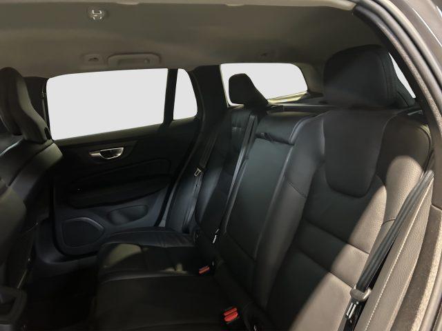 VOLVO V60 V60 B4 (d) automatico Plus Dark