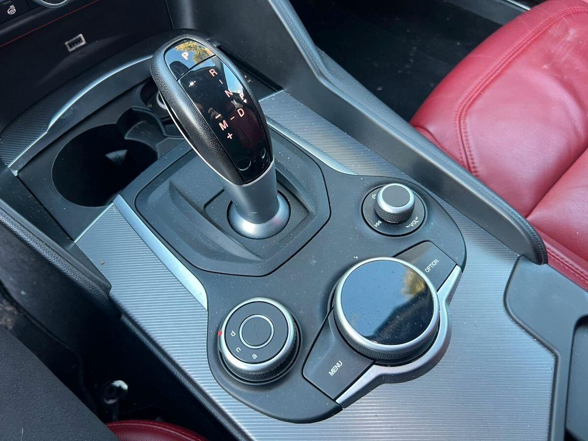 Alfa Romeo Giulia 2.2 Turbodiesel 180 CV AT8 Business Sport Launch Ed.