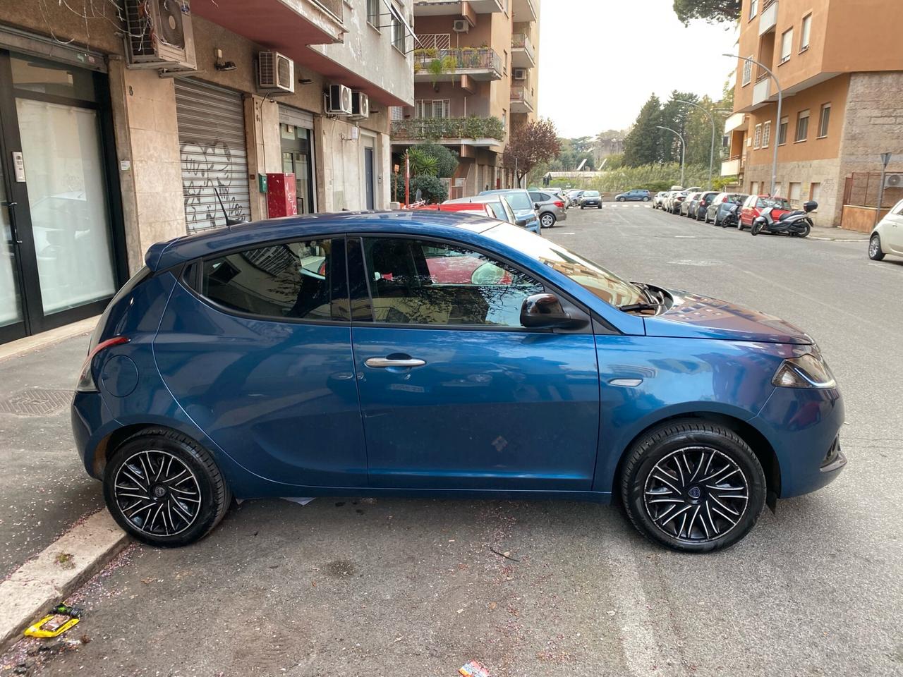 Lancia Ypsilon 1.0 FireFly 5 porte S&S Hybryd Gold