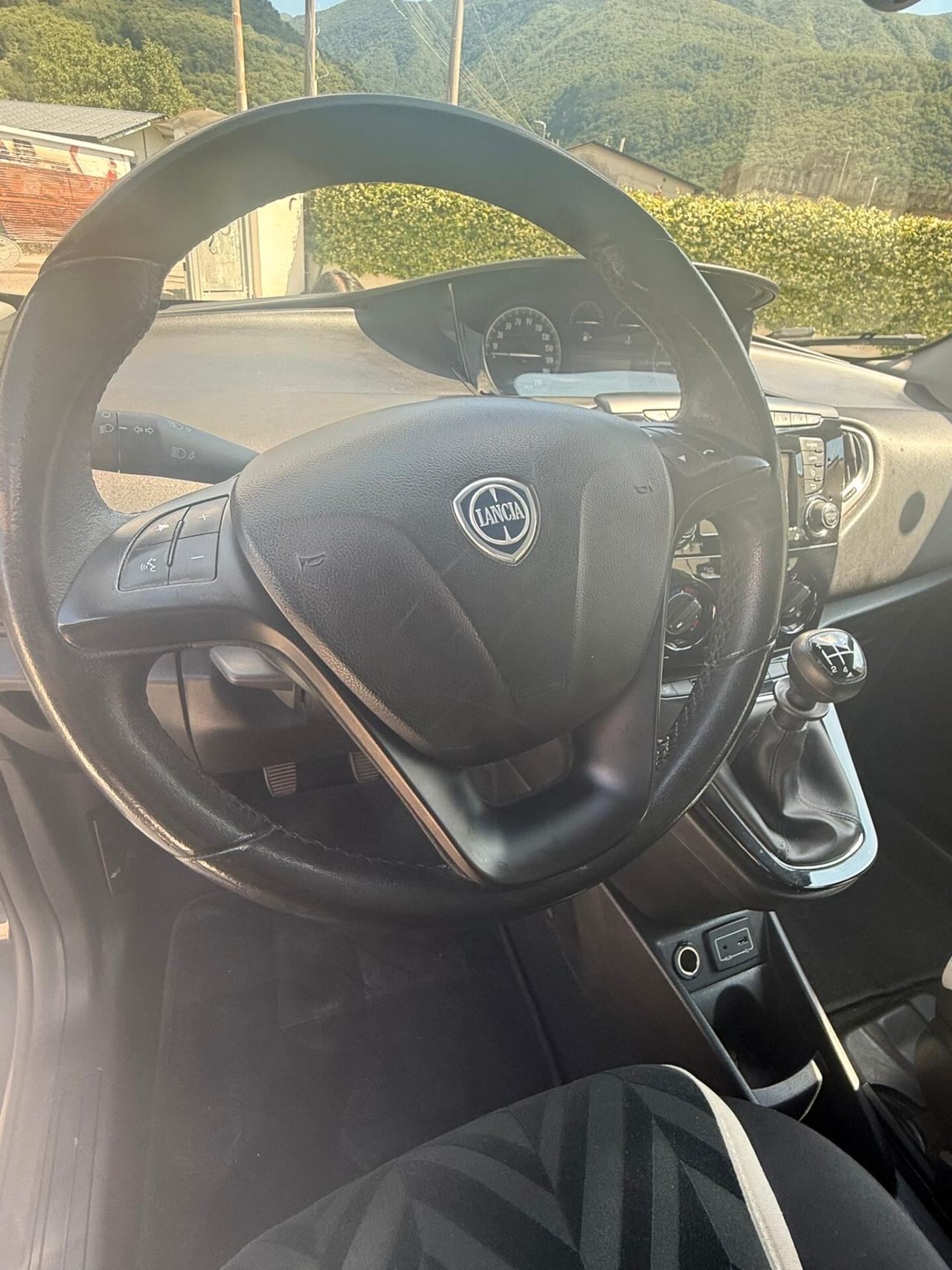 Lancia Ypsilon 1.2 69 CV 5 porte GPL Ecochic Silver