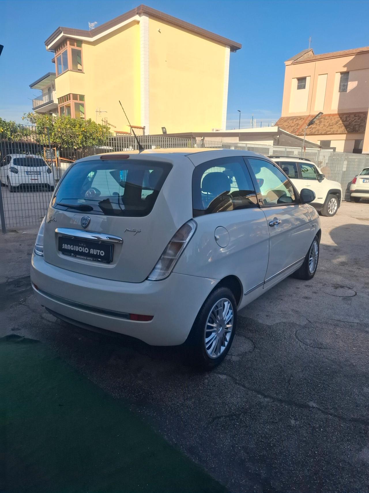 Lancia Ypsilon 1.3 MJT 75 CV Diva