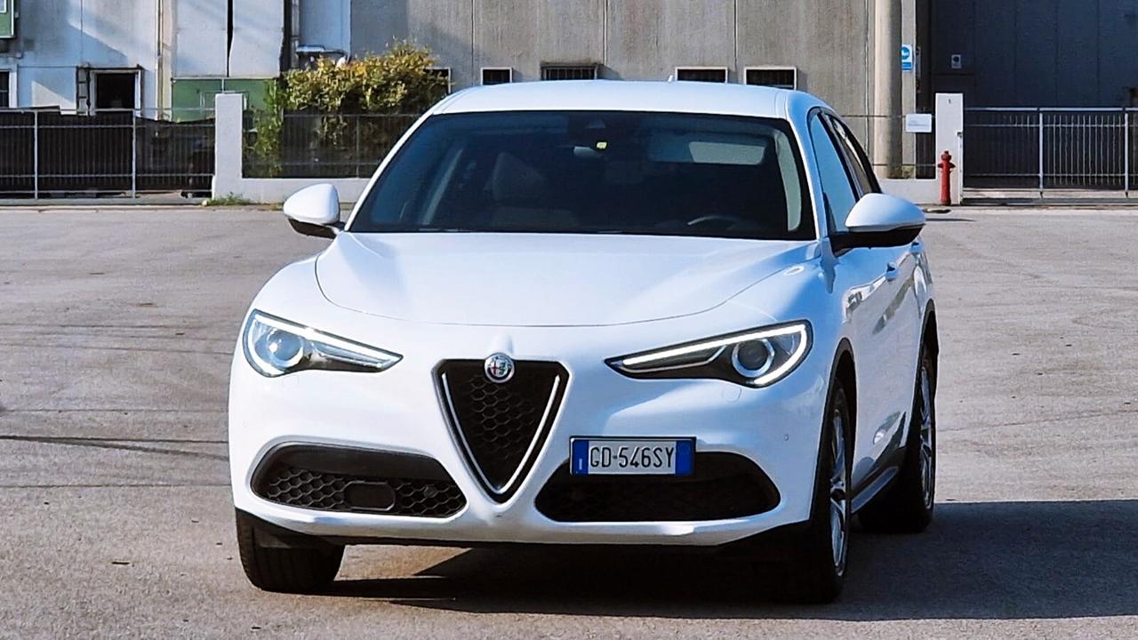 Alfa Romeo Stelvio 2.2 Turbodiesel 160 CV AT8 RWD Super