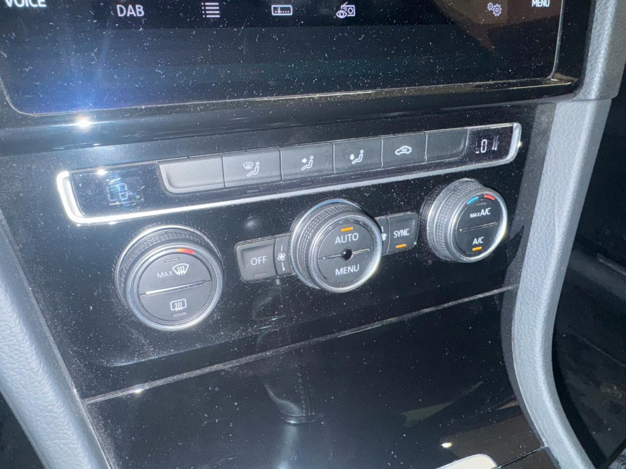 VOLKSWAGEN Golf 1.0 115 CV 5p. R-LINE **UNICO PROPRIETARIO**