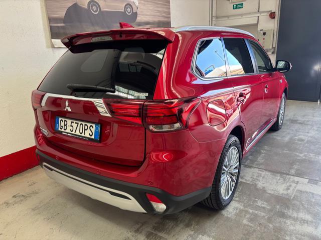 MITSUBISHI Outlander 2.4 MIVEC 4WD PHEV Instyle