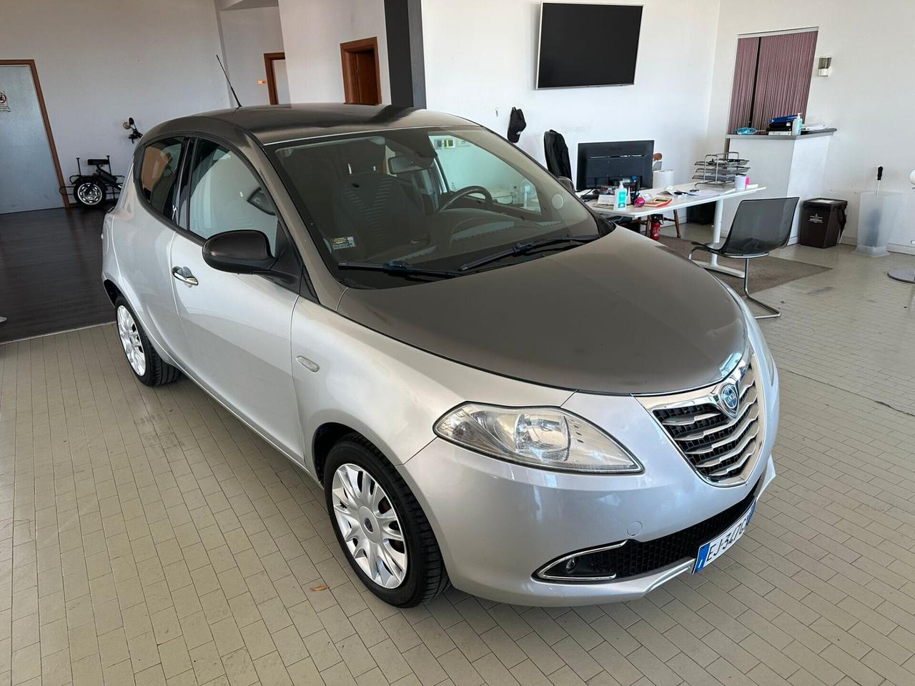 Lancia Ypsilon 1.3 MJT 16V 95 CV 5 porte S&S Platinum NEOPATENTATI