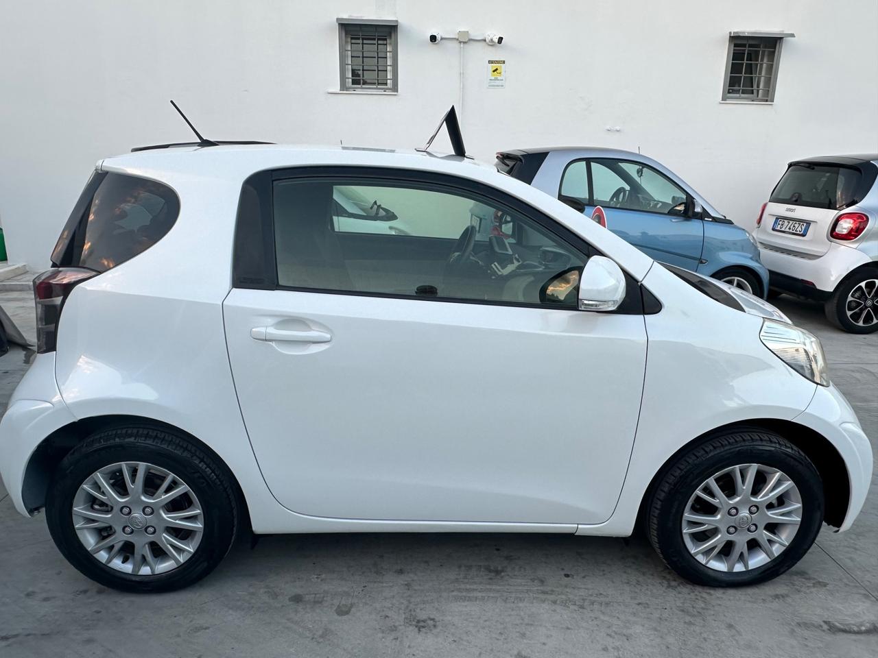 Toyota iQ 1.0 CVT Lounge