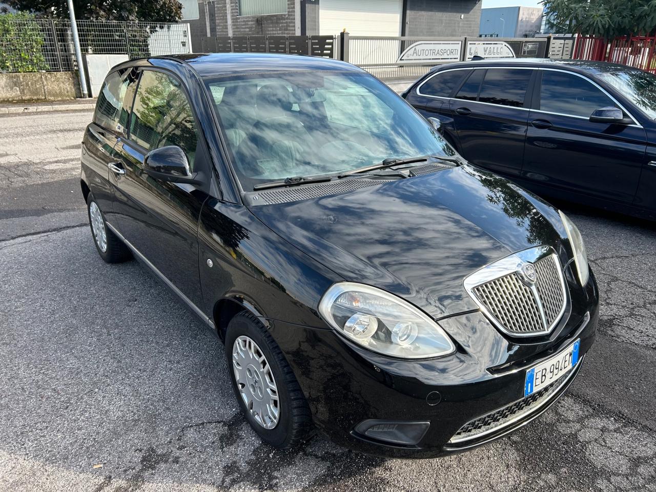 Lancia Ypsilon Elle guidabile da neopatentati