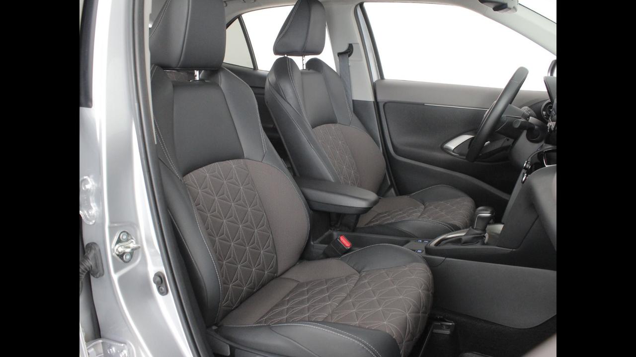 TOYOTA Yaris Cross - Yaris Cross 1.5h Lounge fwd 116cv e-cvt